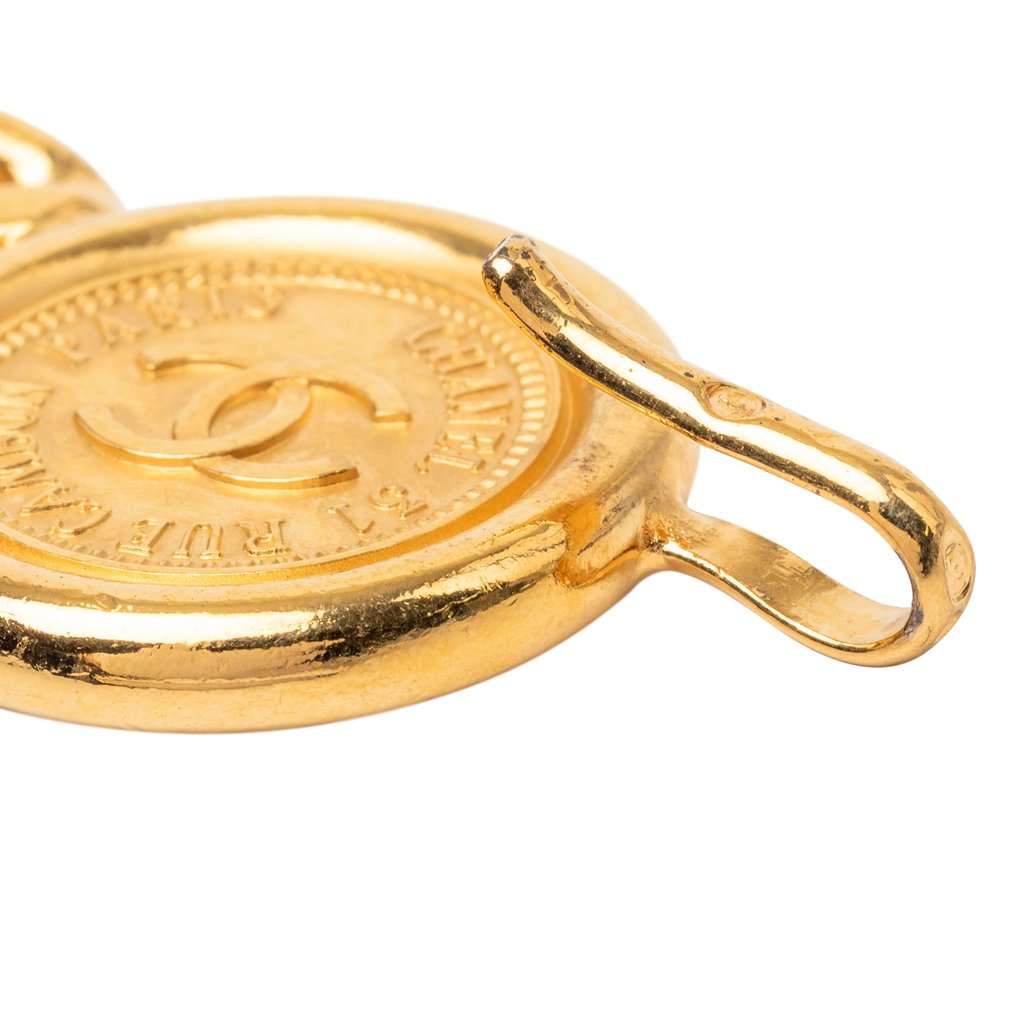 Chanel Gold Plated CC Medallion Triple Chain Belt Gold Metal Very good - Model View
