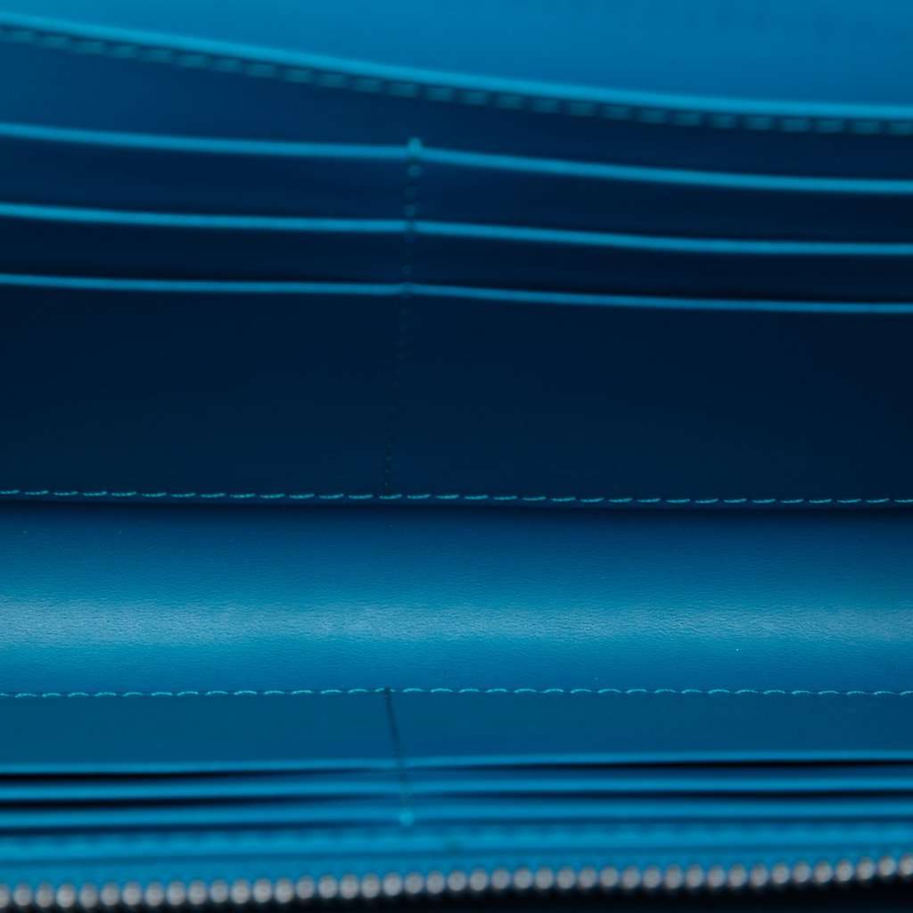 Dior Iridescent Calfskin Turn Me Wallet On Chain Blue Leather Very good condition - Model View
