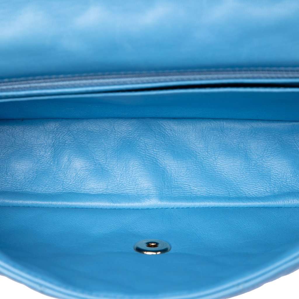 Chanel Medium Classic Lambskin Valentines Heart Charms Single Flap Blue Leather Very good condition - Model View