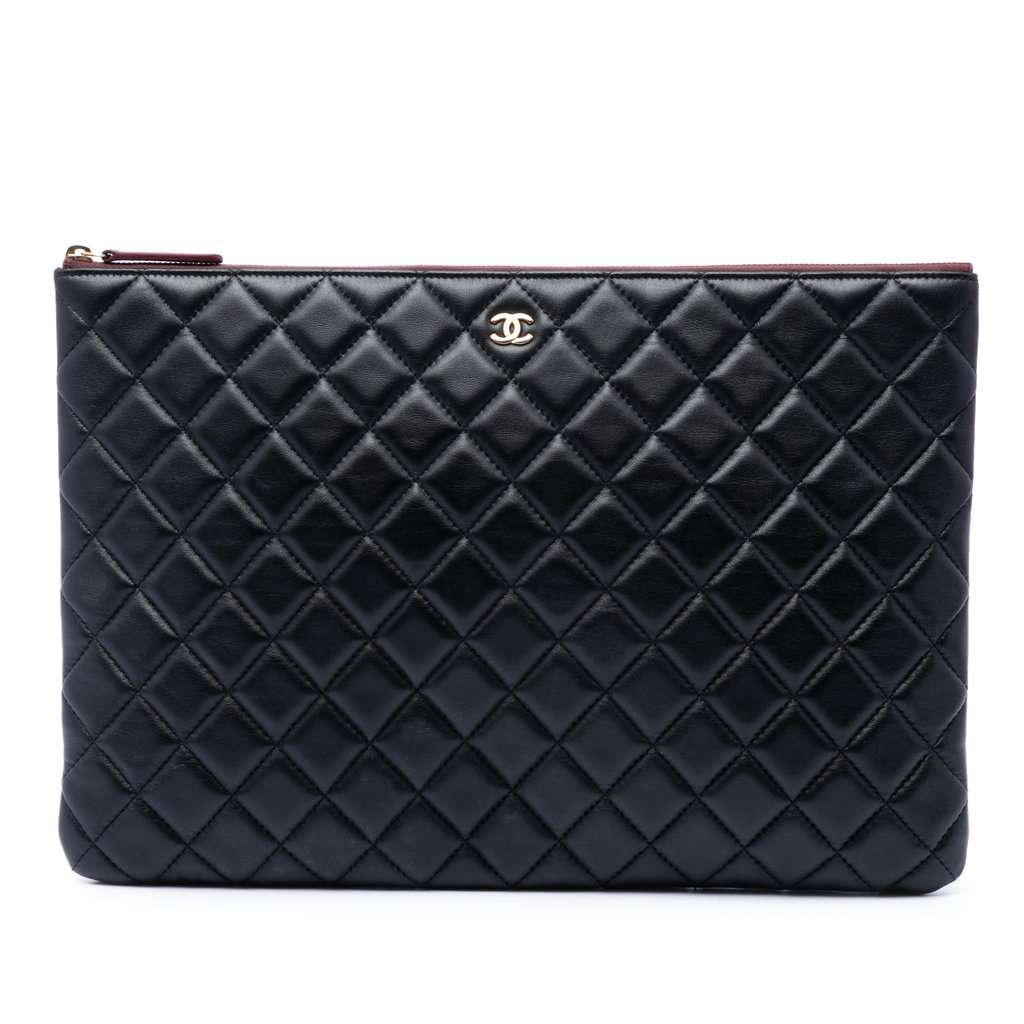 Chanel Large Quilted Lambskin O Case Clutch Black Leather Very good condition - Front View