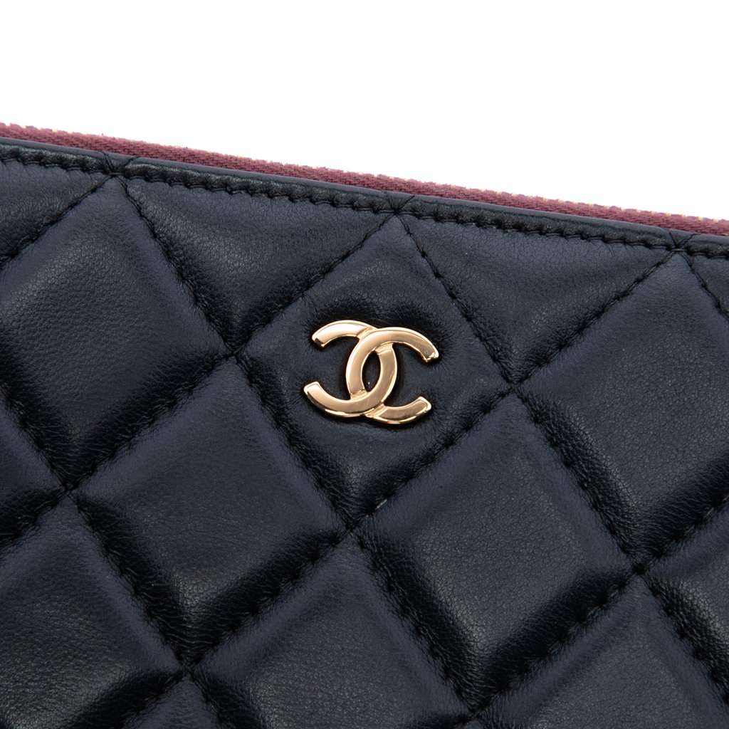 Chanel Large Quilted Lambskin O Case Clutch Black Leather Very good condition - Box View