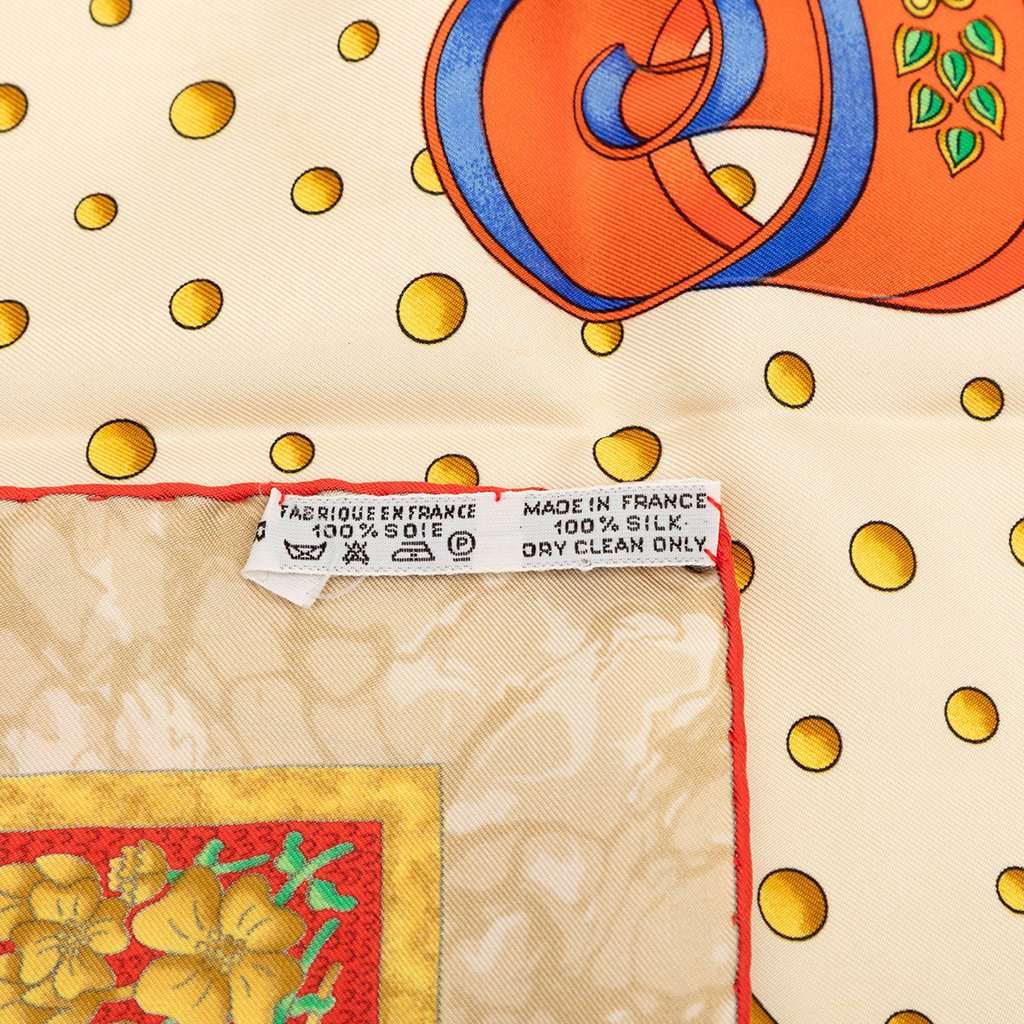 Hermès Carpe Diem Silk Scarf 90 Beige Very good condition - Box View