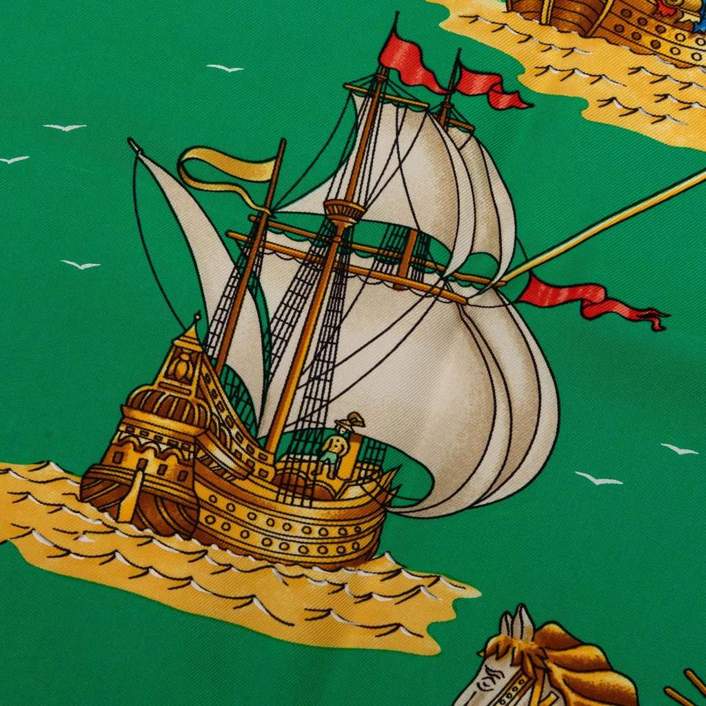 Hermès Voiles de Lumiere Silk Scarf 90 Green Very good condition - Model View