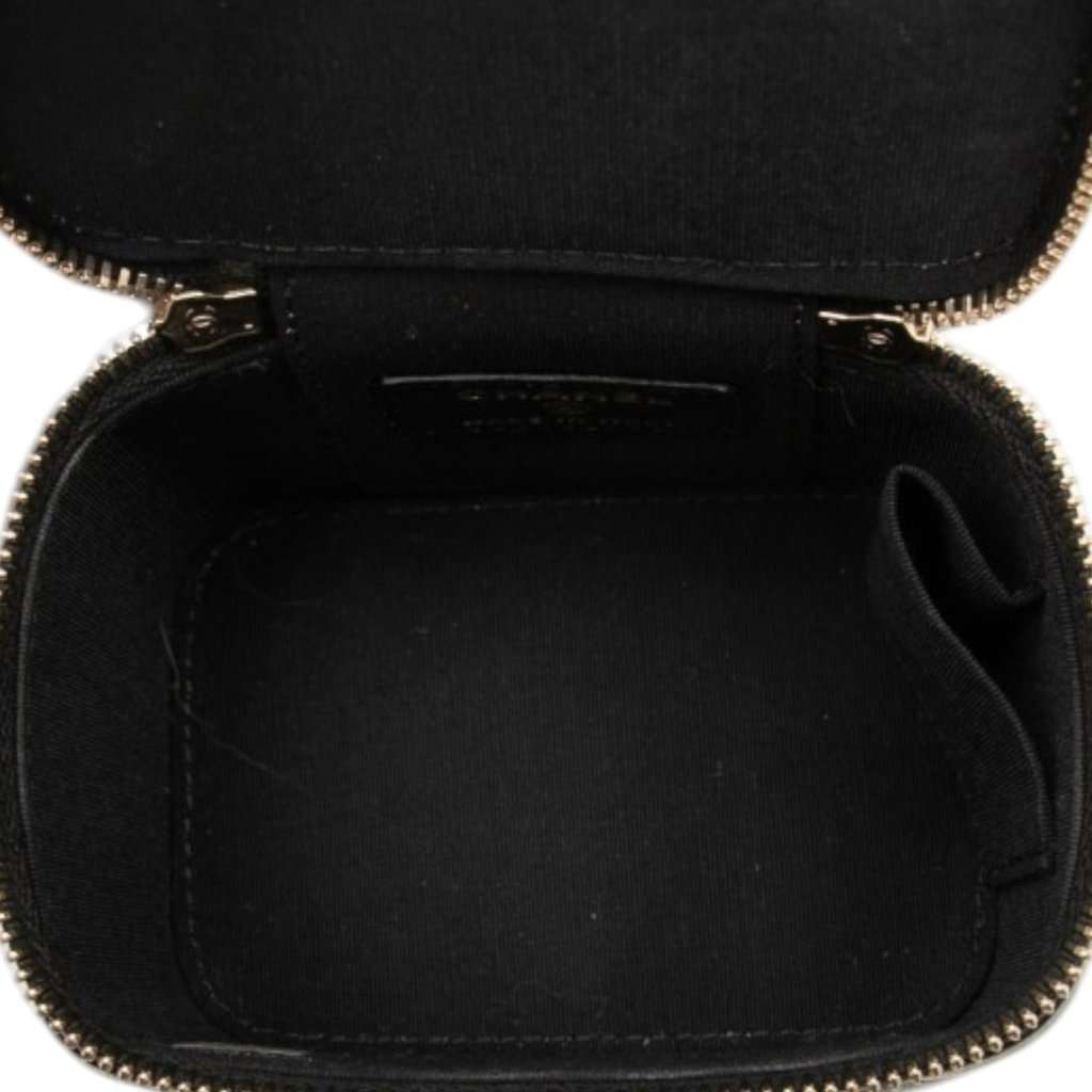 Chanel Mini Quilted Lambskin Top Handle Vanity Case With Chain Black Leather Very good - Model View