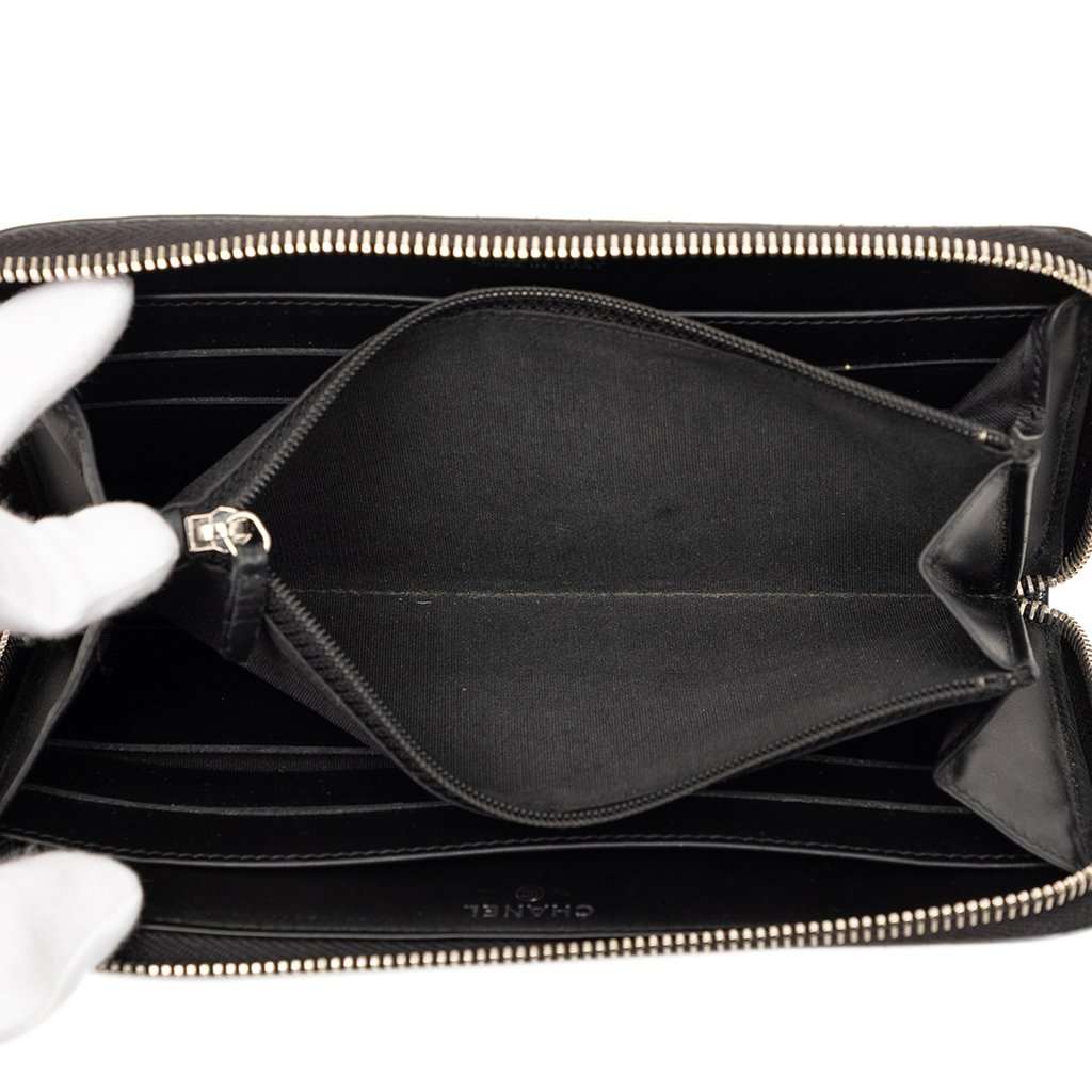 Chanel CC Patent Stitched Long Wallet Black Leather Very good condition - Model View