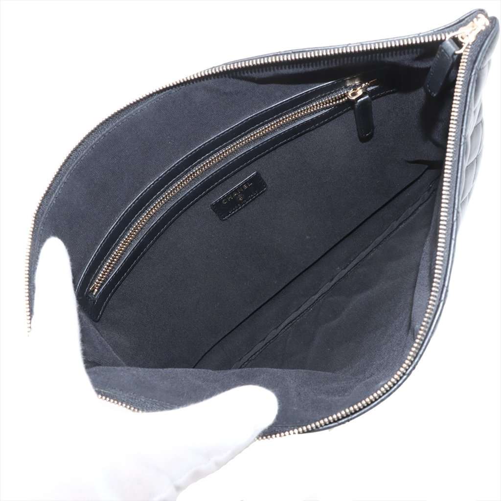 Chanel Large Quilted Lambskin O Case Clutch Black Leather Very good - Inside View
