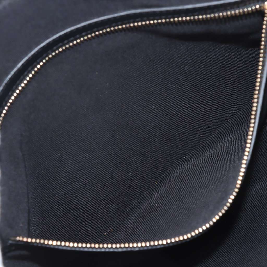 Chanel Large Quilted Lambskin O Case Clutch Black Leather Very good - Model View
