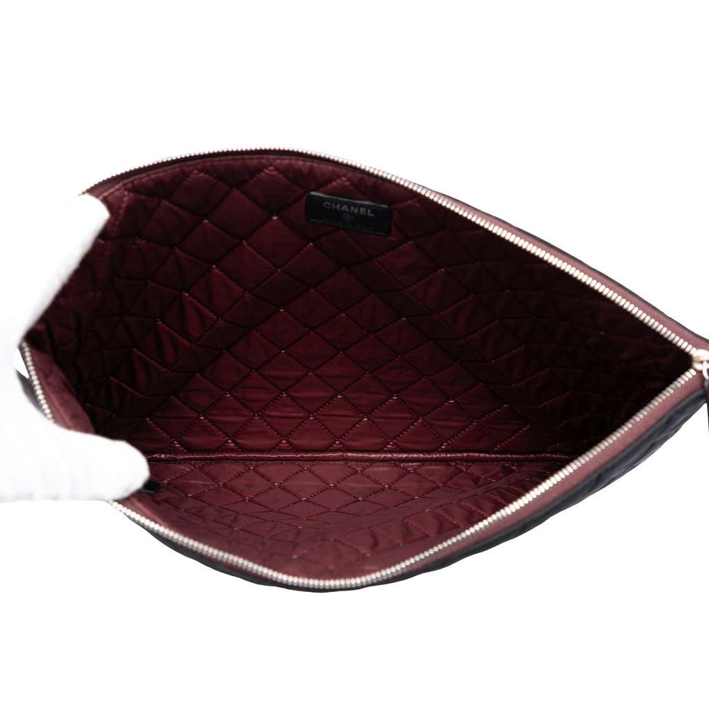 Chanel Large Quilted Nylon O Case Clutch Black Very good - Model View