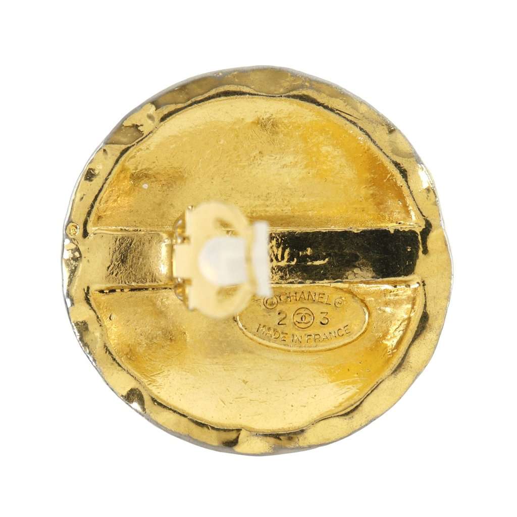 Chanel CC Quilted Gold Plated Round Clip On Earrings Gold Metal Very good condition - Model View