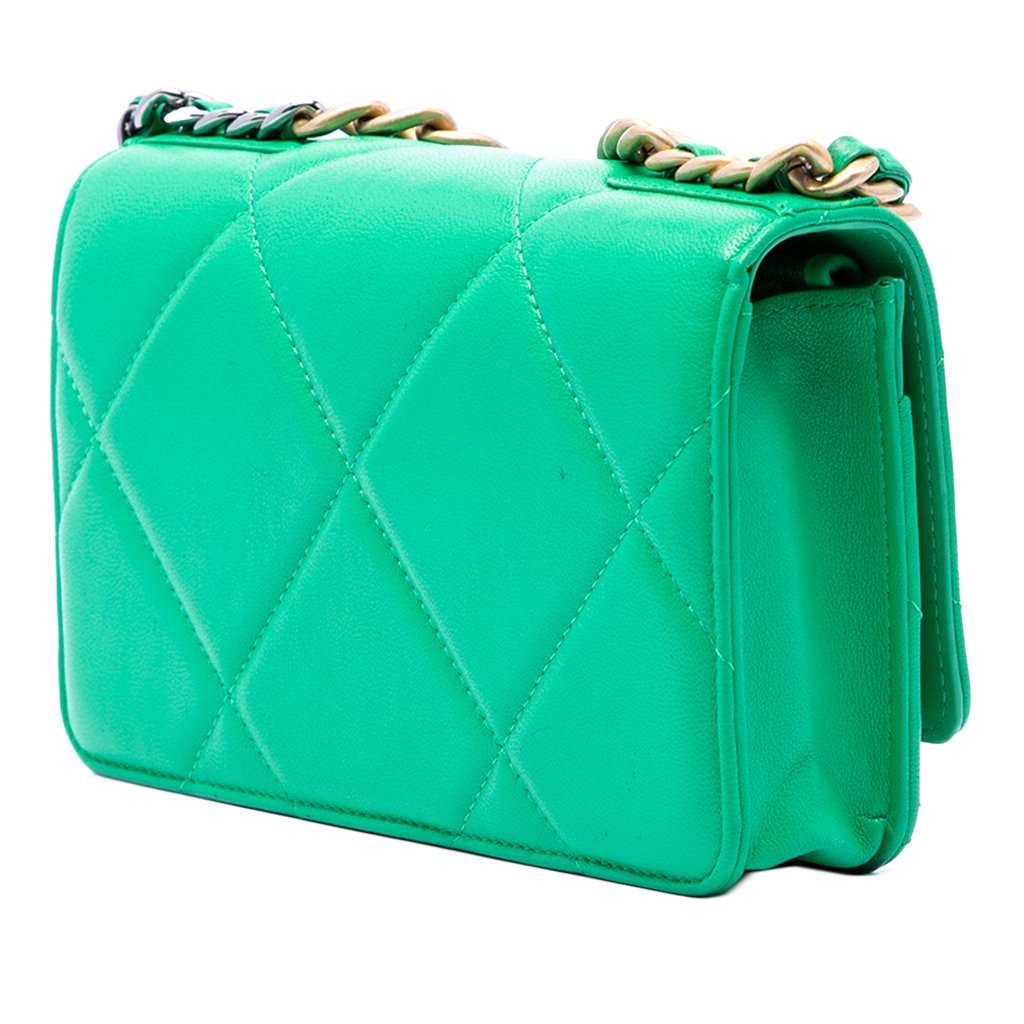 Chanel Quilted Lambskin 19 Wallet on Chain Green Leather Very good condition - Back View