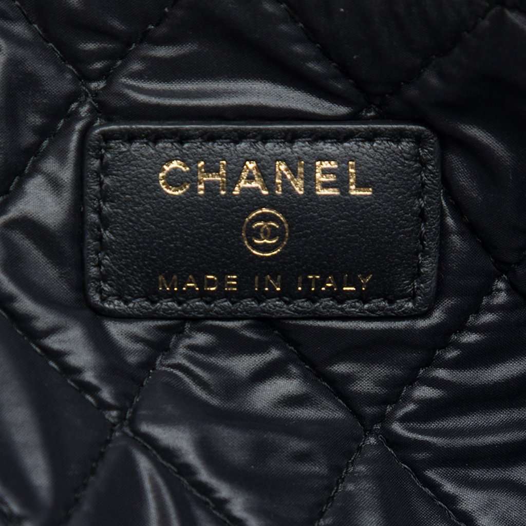 Chanel Large Quilted Lambskin Colorblock O Case Black Leather Very good condition - Box View