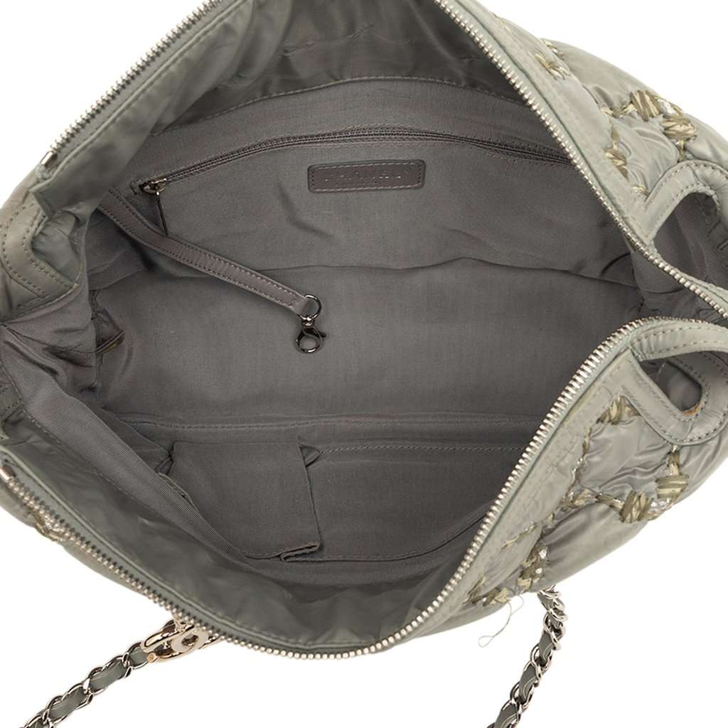 Chanel Paris Byzance Nylon Tweed On Stitch Tote Green Very good - Model View