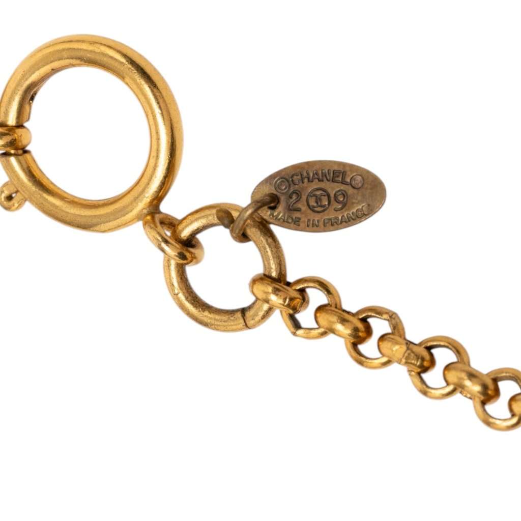 Chanel CC Gold Plated Magnifying Glass Pendant Necklace Gold Metal Very good condition - Model View