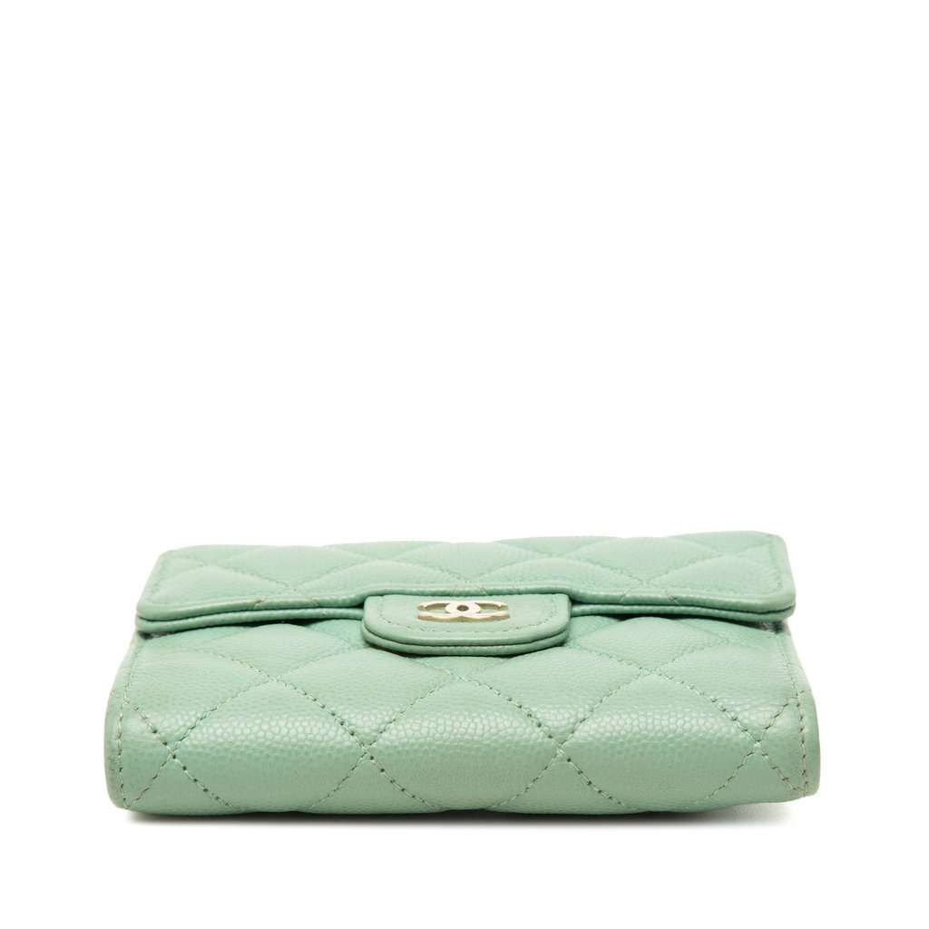 Chanel CC Quilted Caviar Trifold Wallet Green Leather Very good condition - Inside View