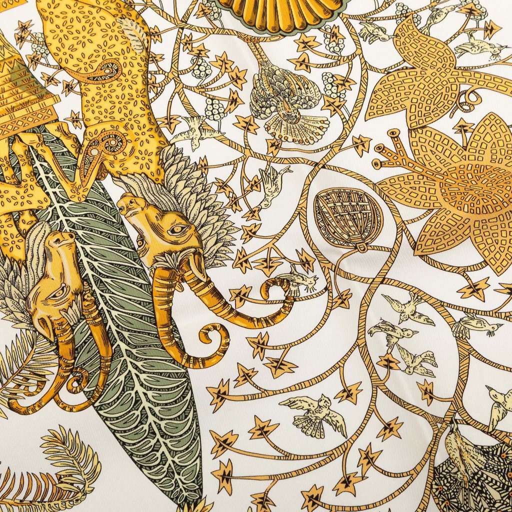Hermès Les Legendes de L Arbre Silk Scarf 90 Green Very good condition - Model View