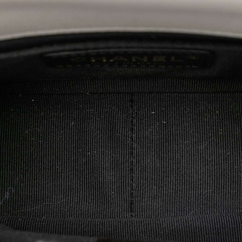 Chanel Mini Quilted Caviar Twist Your Buttons Flap White Leather Very good condition - Model View
