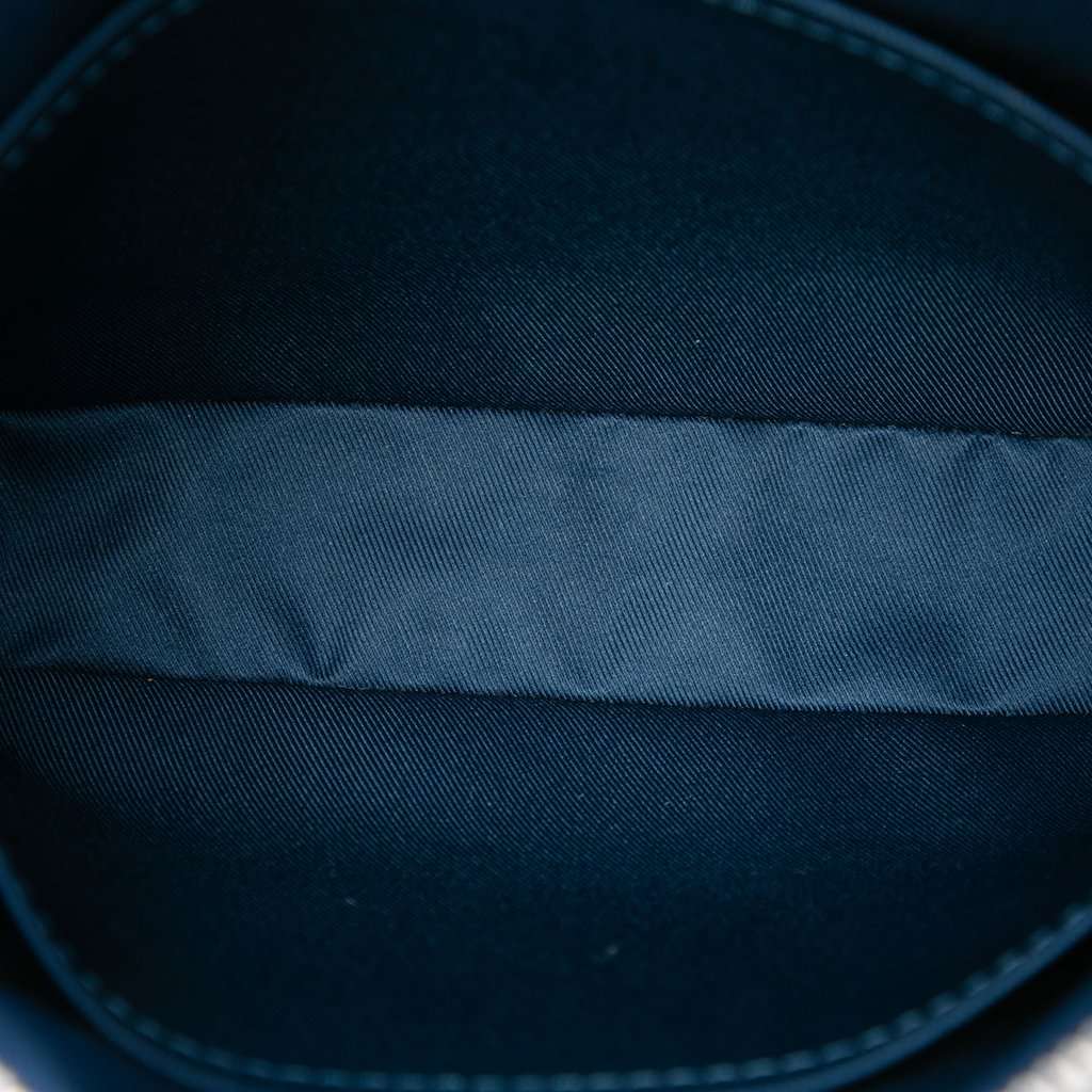 Louis Vuitton Taiga Anton Pochette Blue Leather Very good - Model View
