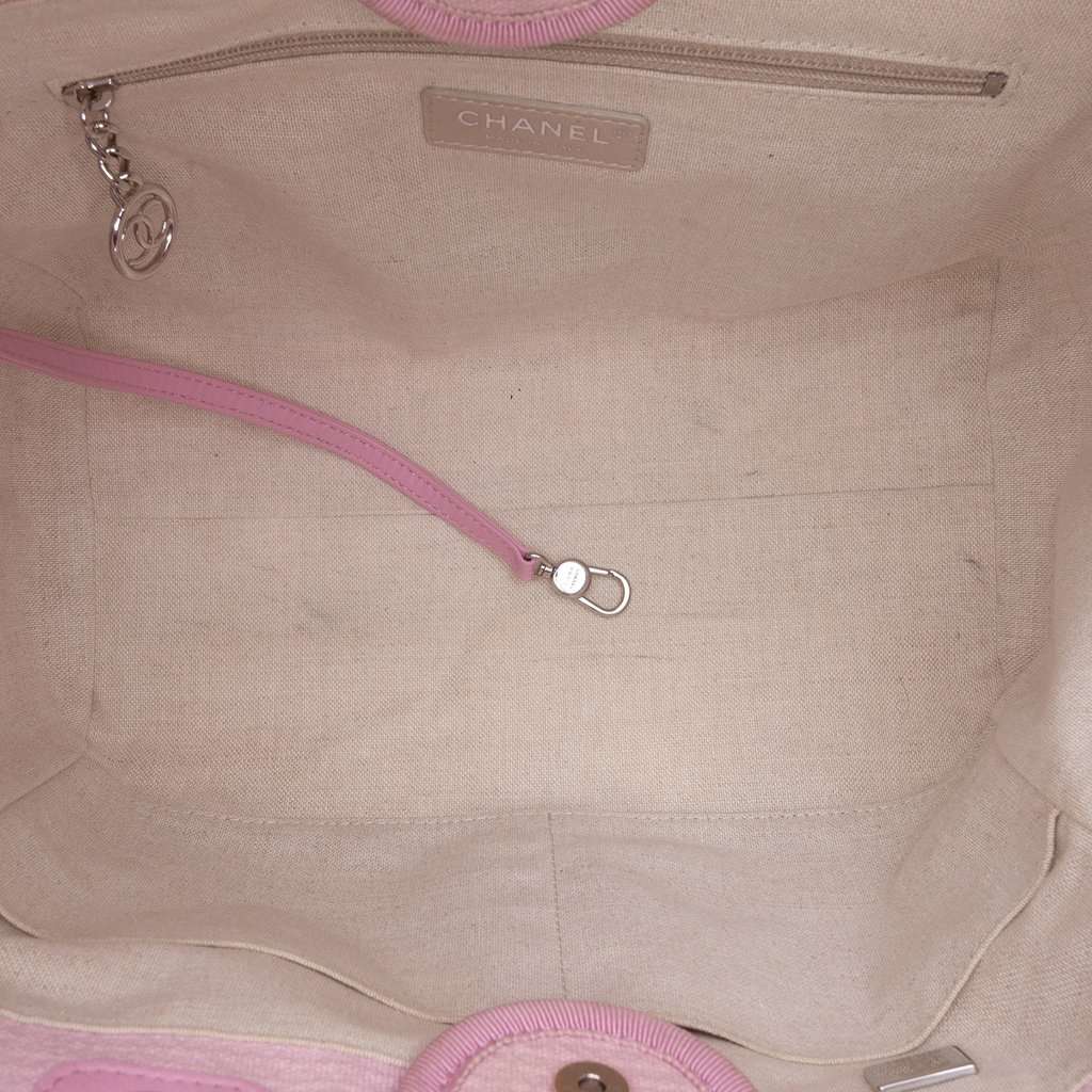 Chanel Small Canvas Deauville Tote Pink Very good - Model View