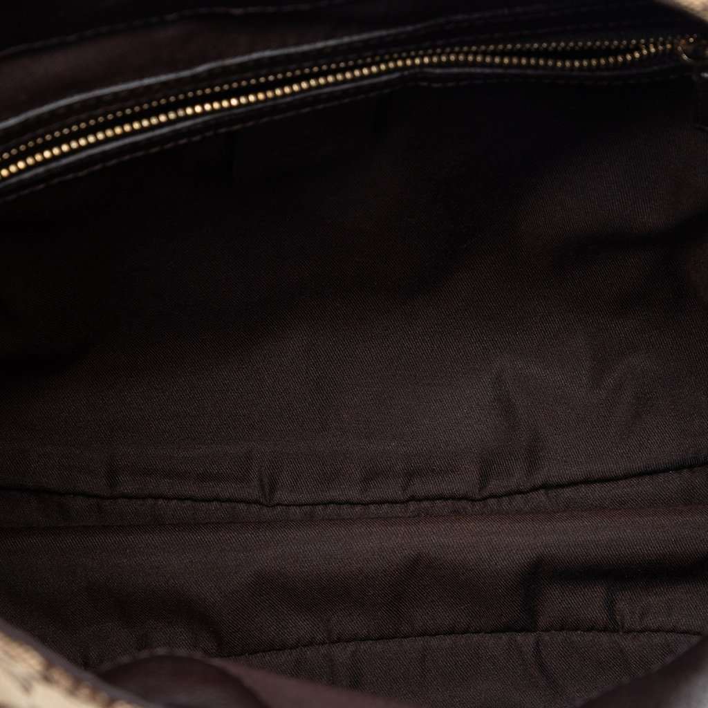 Gucci GG Canvas Charlotte Crossbody Beige Very good condition - Model View