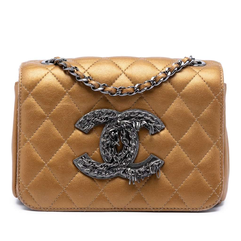 Chanel Limited Edition Mini Quilted Metallic Lambskin CC Chain Fringe Full Flap Gold Leather Very good condition - Front View