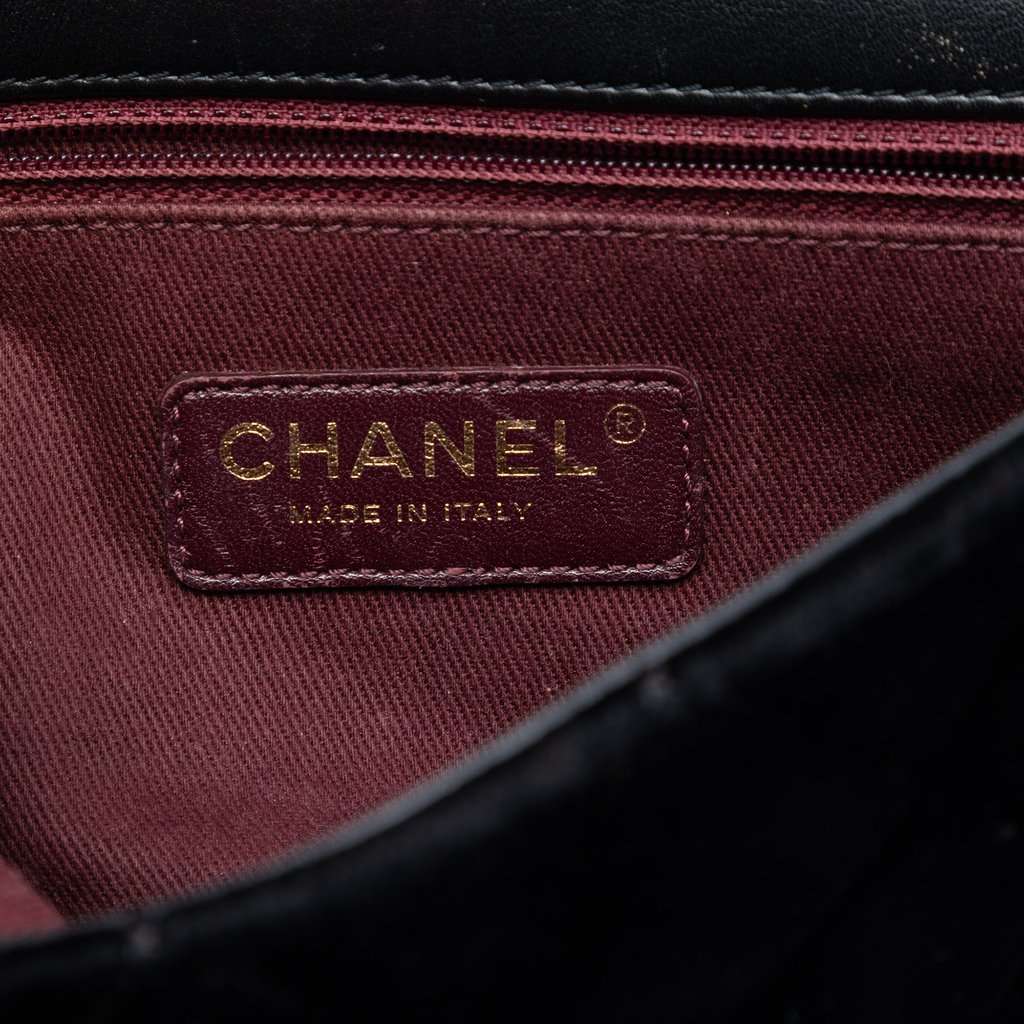 Chanel Small Quilted Velvet CC Eyelet Flap Black Very good condition - Box View