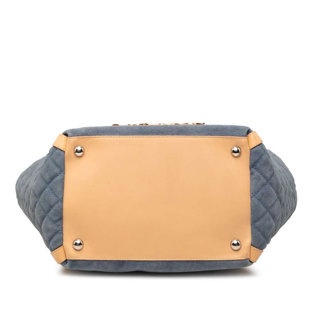 Chanel Quilted Denim CC Camellia Tote Blue Very good condition - Inside View