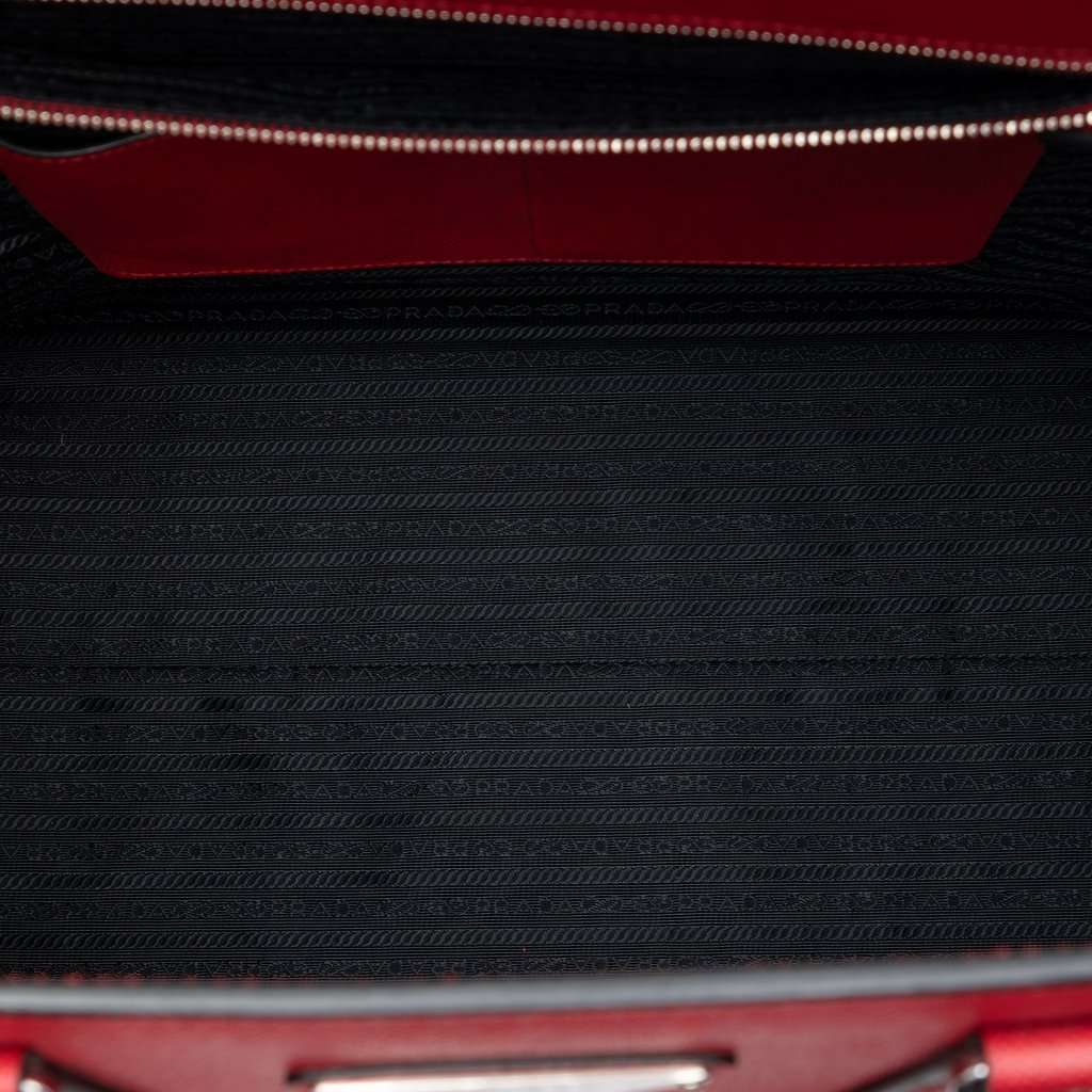 Prada Saffiano Lux Double Handle Shopping Tote Red Leather Very good condition - Model View