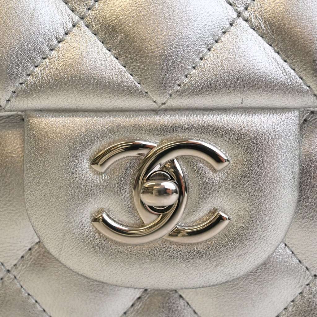 Chanel Jumbo Classic Metallic Lambskin Single Flap Silver Leather Very good condition - Box View