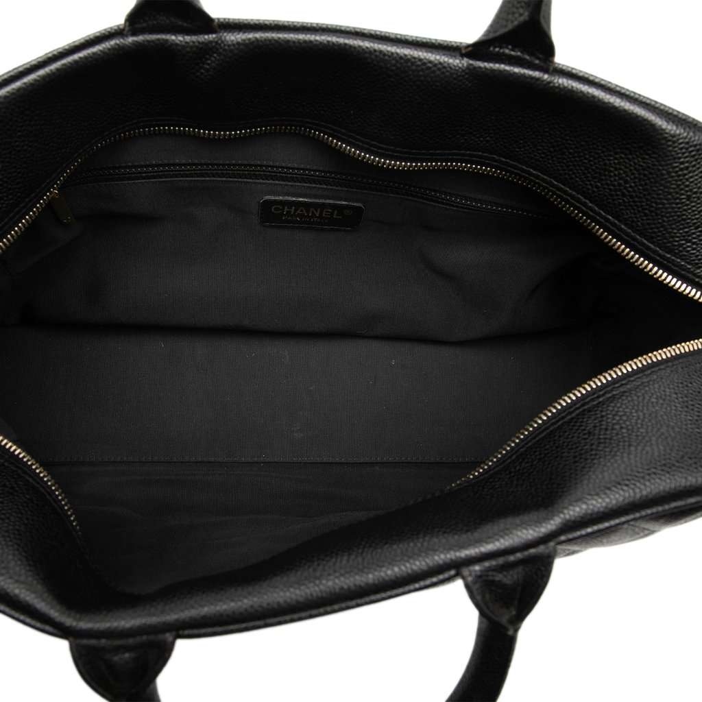 Chanel Large CC Quilted Caviar Bowler Bag Black Leather Very good condition - Model View
