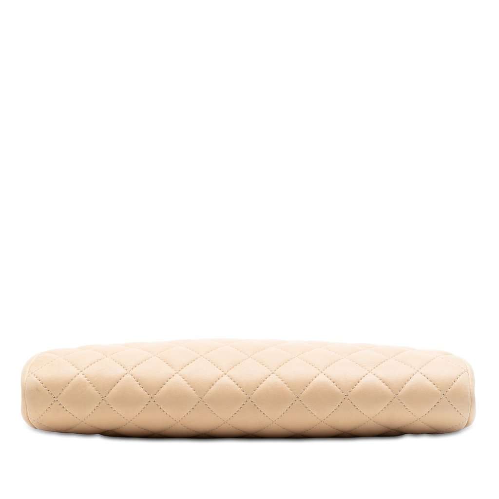 Chanel Quilted Lambskin Timeless Kisslock Clutch Beige Leather Very good condition - Inside View