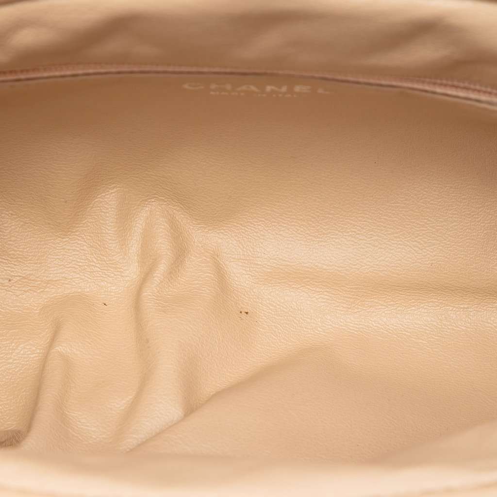 Chanel Quilted Lambskin Timeless Kisslock Clutch Beige Leather Very good condition - Model View
