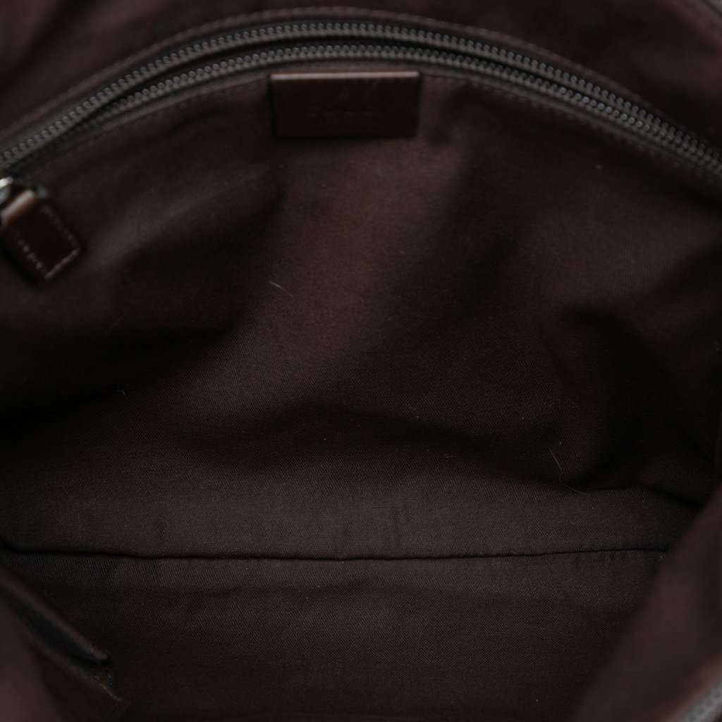 Gucci GG Canvas Crossbody Beige Very good condition - Model View