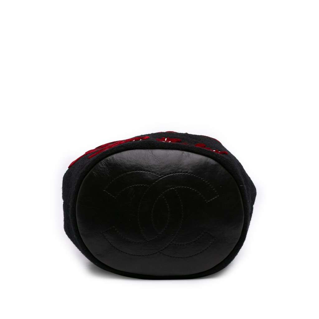 Chanel Paris Hamburg Wool Bucket Bag Black Very good condition - Inside View
