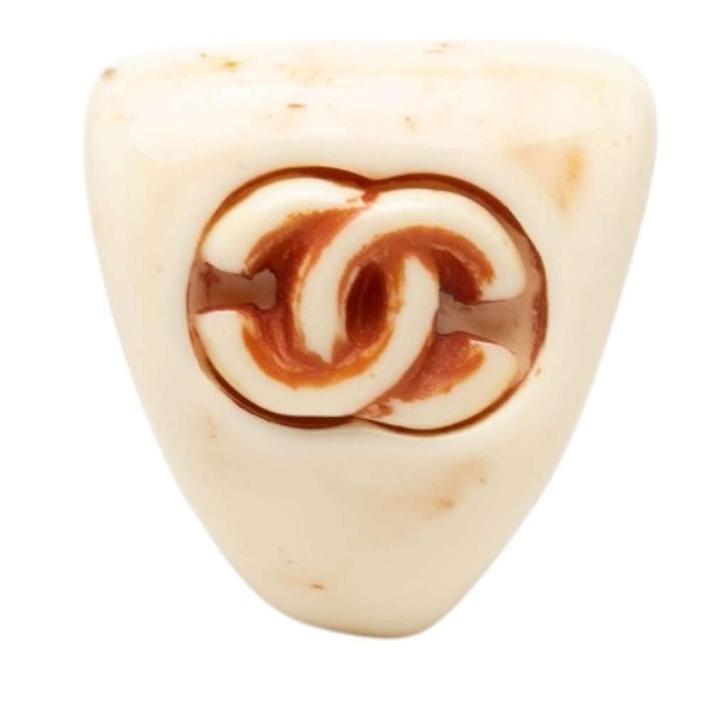 Chanel CC Acrylic Ring White Plastic Very good condition - Front View