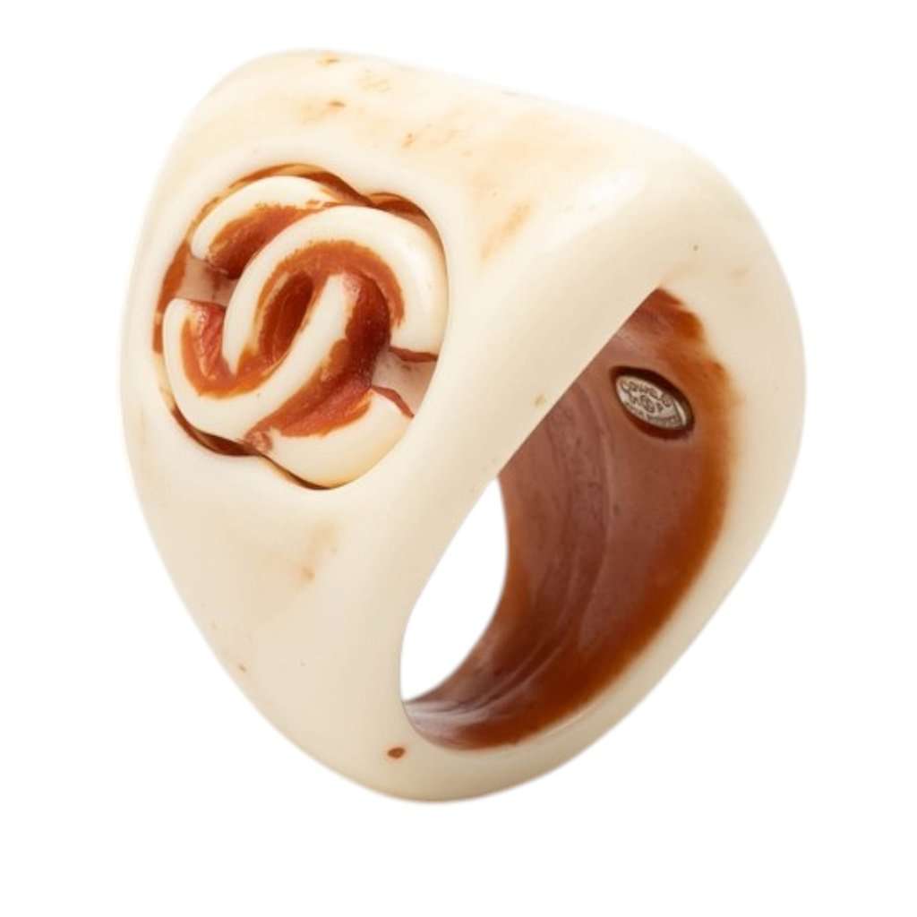Chanel CC Acrylic Ring White Plastic Very good condition - Back View