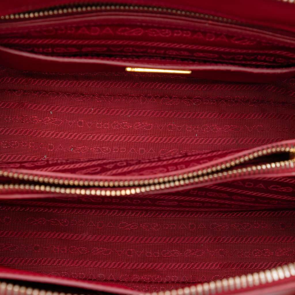 Prada Medium Saffiano Lux Promenade Satchel Red Leather Very good condition - Model View
