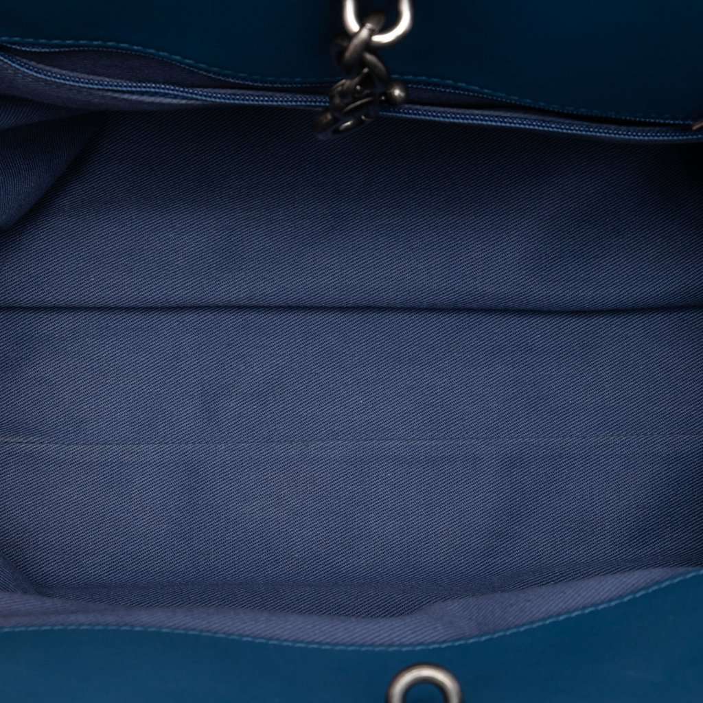 Chanel CC Quilted Aged Calfskin Bowling Bag Blue Leather Very good condition - Model View