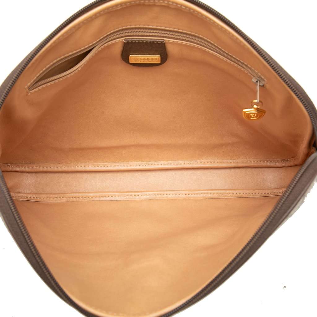 Gucci GG Supreme Clutch Beige Very good condition - Model View