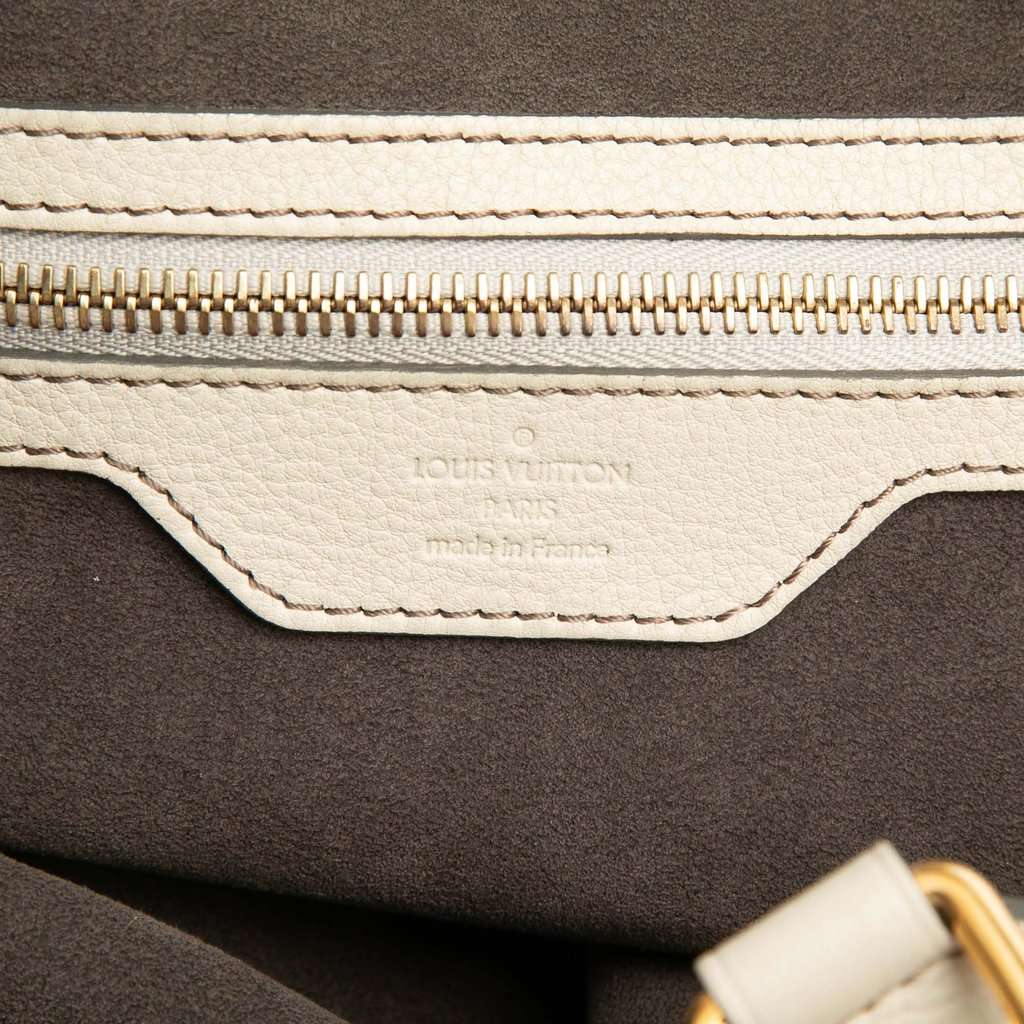 Louis Vuitton Monogram Mahina XL White Leather Very good condition - Box View