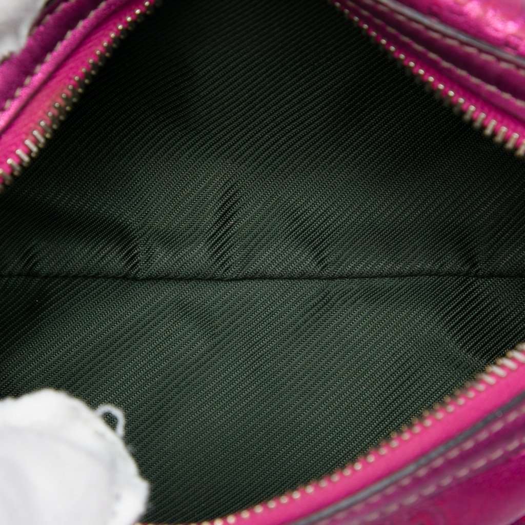 Gucci Metallic Guccissima Pouch Pink Leather Very good condition - Model View