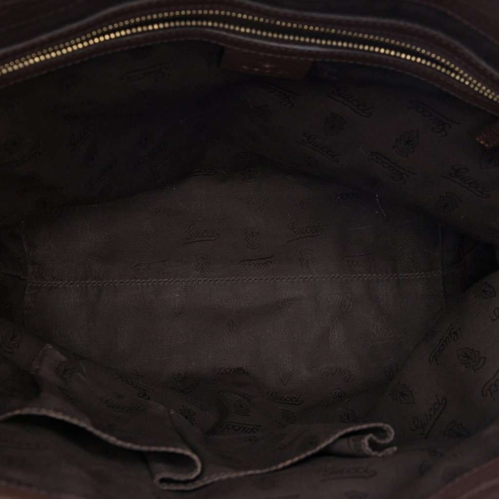 Gucci GG Canvas GG Charm Tote Beige Very good - Model View