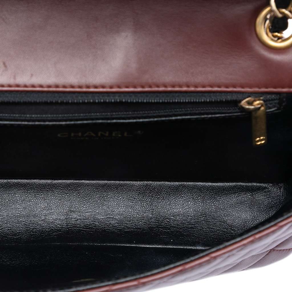 Chanel Small Quilted Lambskin Two Tone Day Flap Red Leather Very good condition - Model View