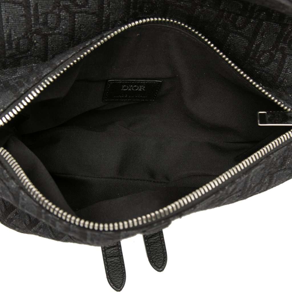 Dior Oblique Canvas Saddle Crossbody Black Very good condition - Model View