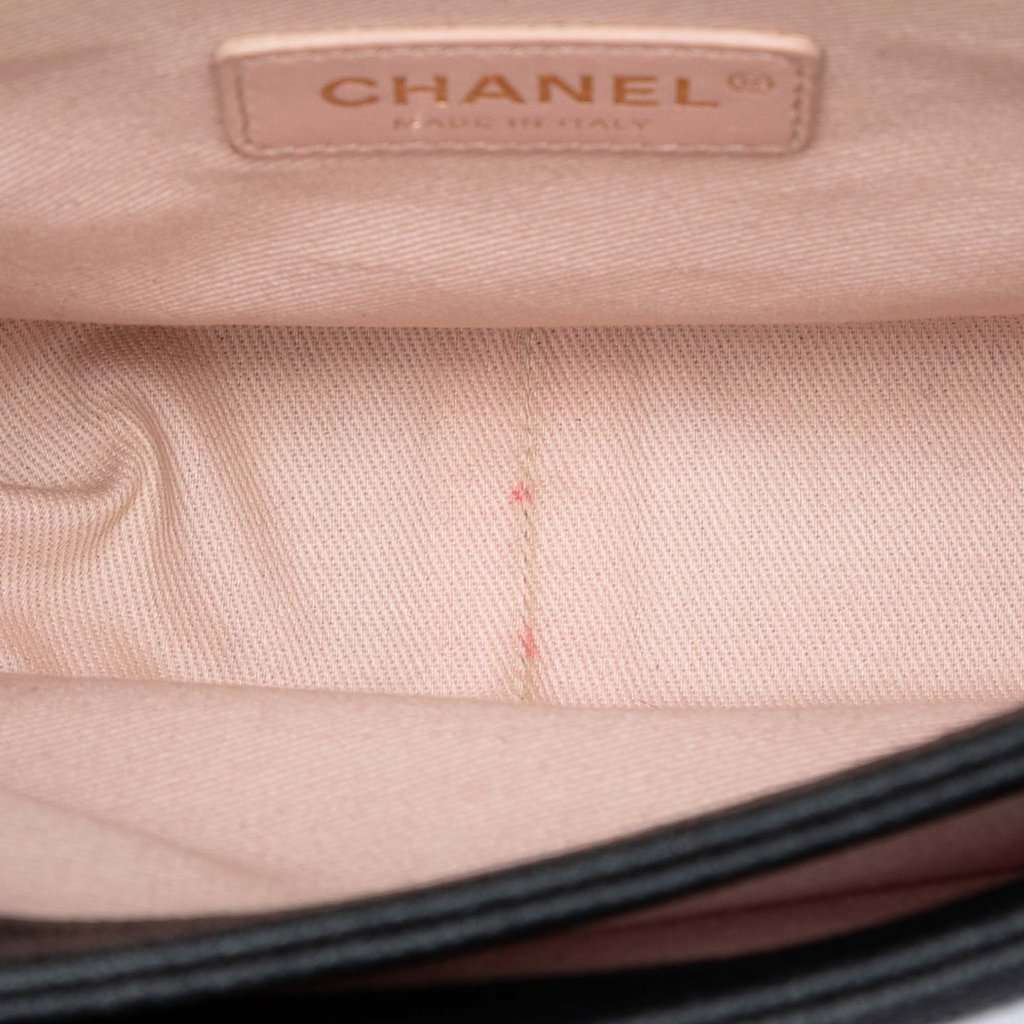 Chanel Paris Cuba Medium Quilted Caviar Thread Around Flap Black Leather Very good condition - Model View