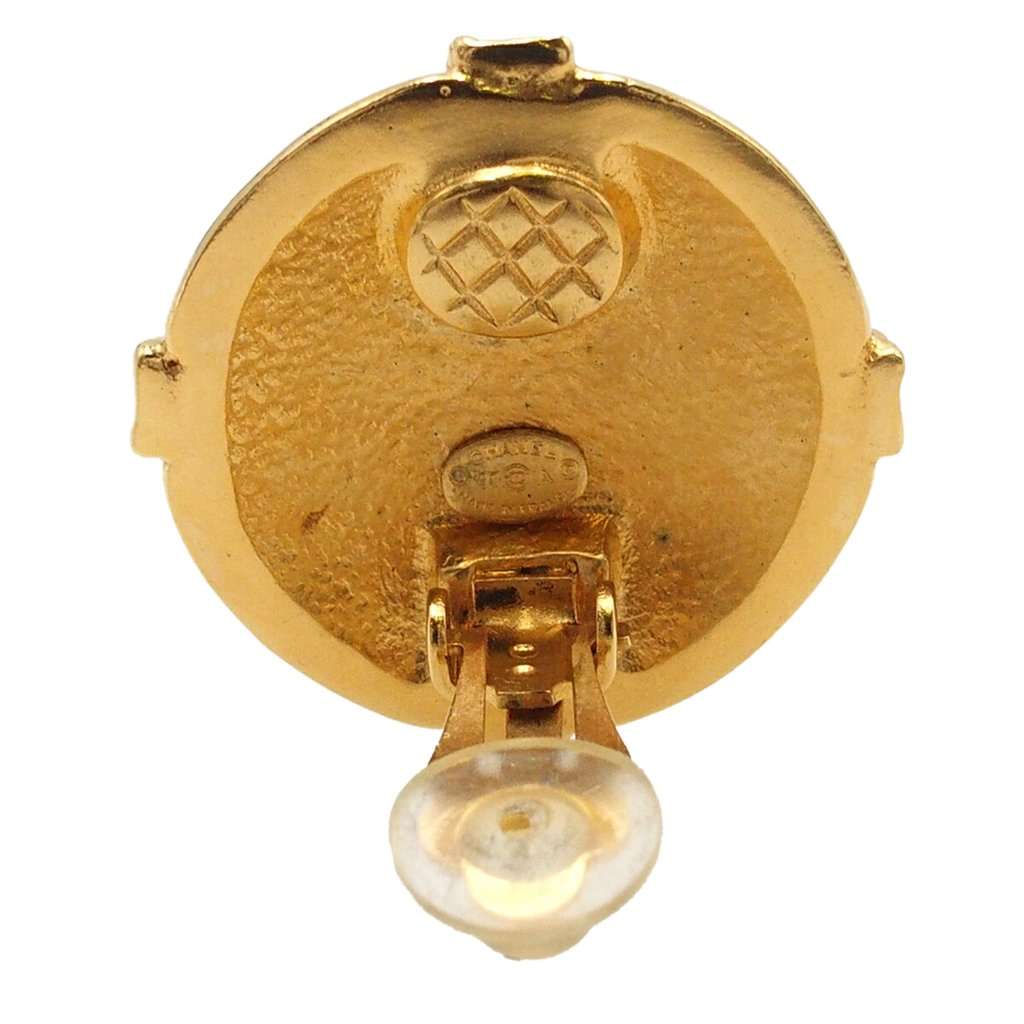 Chanel CC Gold Plated Round Clip On Earrings Gold Metal Very good condition - Model View