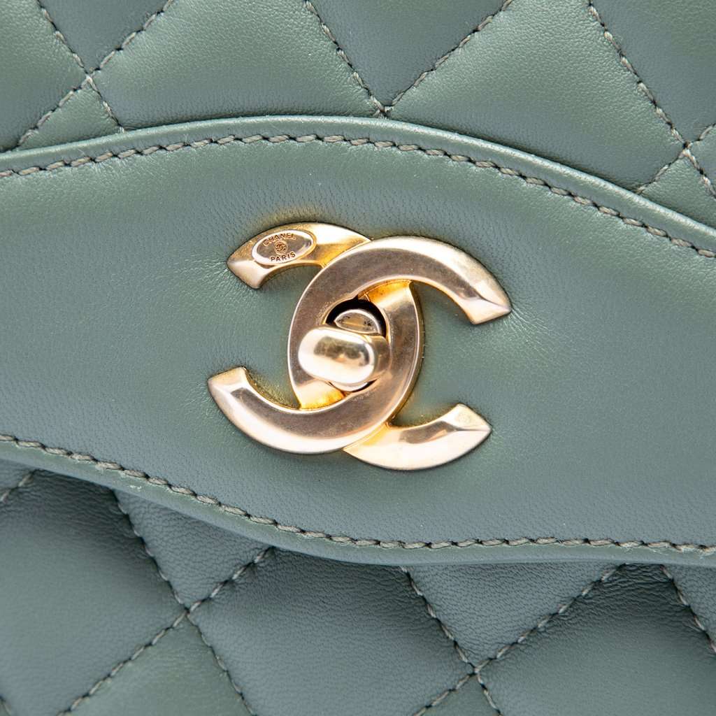Chanel Medium Quilted Lambskin Daily Companion Flap Green Leather Very good condition - Box View