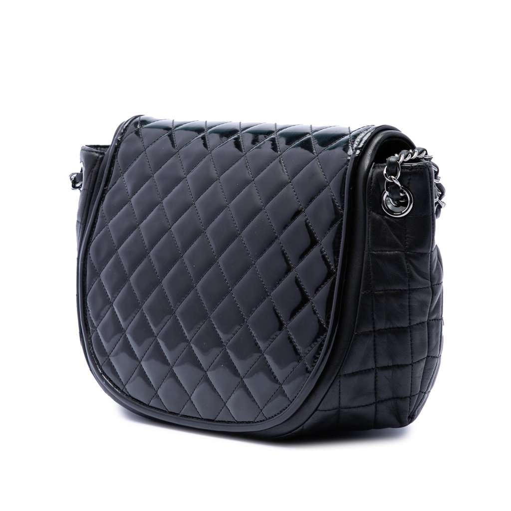 Chanel Quilted Patent and Lambskin Twist Crescent Flap Black Leather Very good condition - Back View