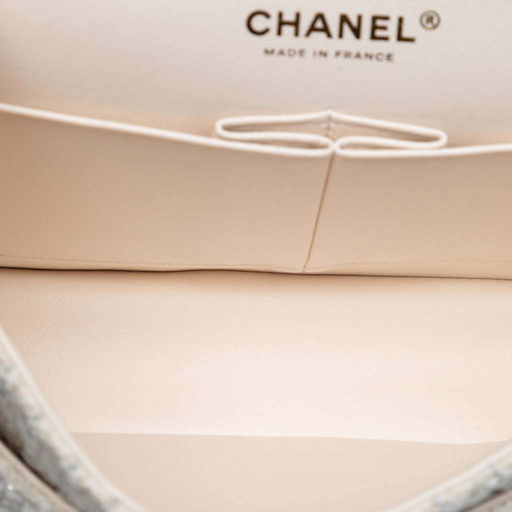 Chanel Medium Classic Tweed Patchwork Double Flap White Very good condition - Model View