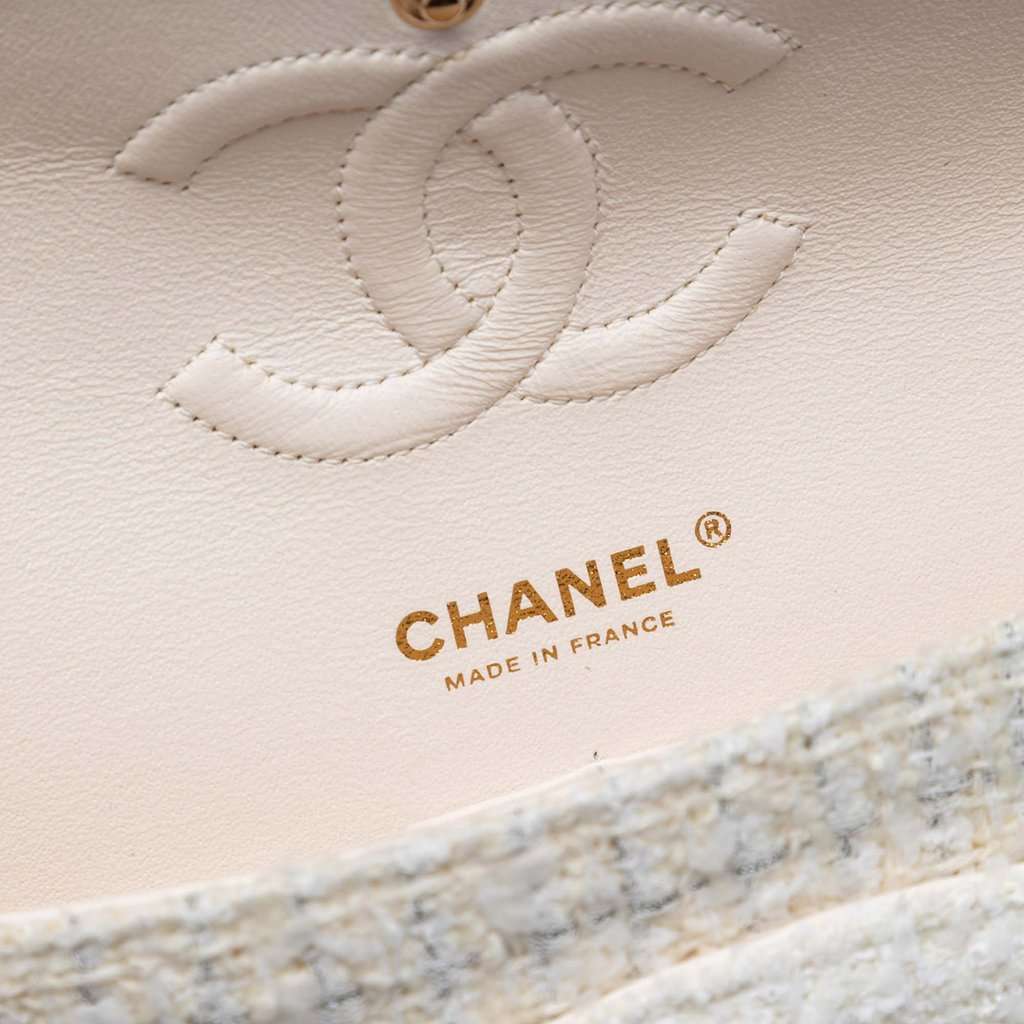 Chanel Medium Classic Tweed Patchwork Double Flap White Very good condition - Box View
