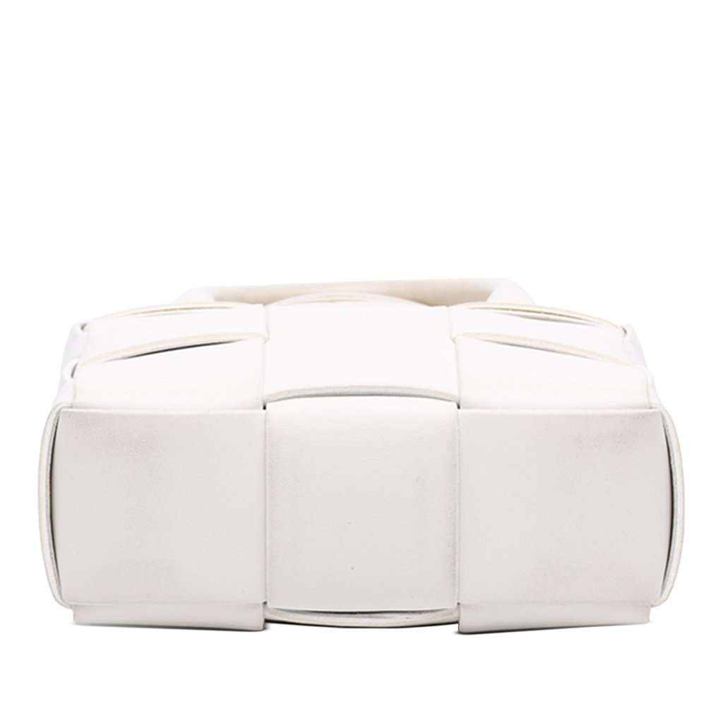 Bottega Veneta Mini Maxi Intrecciato Nappa North South Casette Tote White Leather Very good condition - Inside View